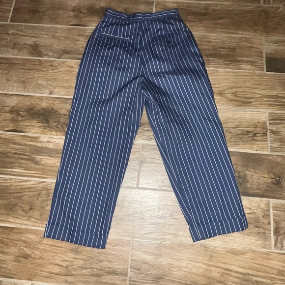 Moussy women’s pin stripe capri pants - Picture 2 of 4